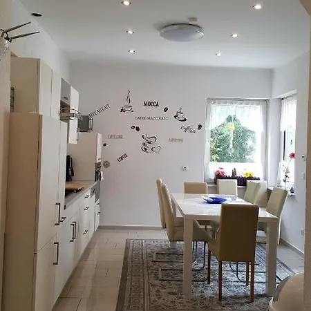 Daire Holiday Apartment Essen *